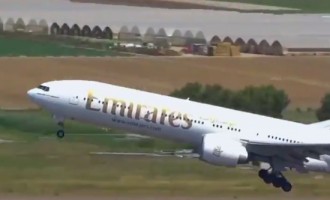 Watch how airplanes fly