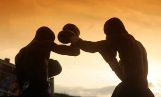 Boxing champion dies in swimming pool