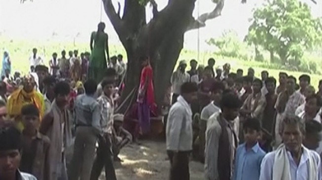 Gang rapes and hangs teenagers in India