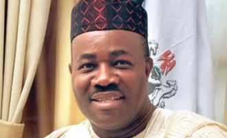 Akpabio pardons 8 prisoners, donates N10m to inmates