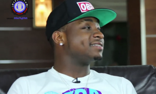 Davido flaunts cash after losing N13m to robbers