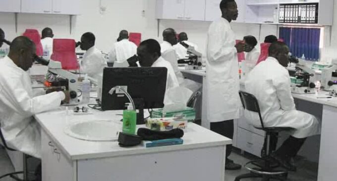 Nigerian doctors vote to end strike