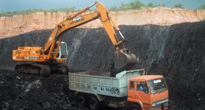 FG awards exploration contracts to 10 mining firms