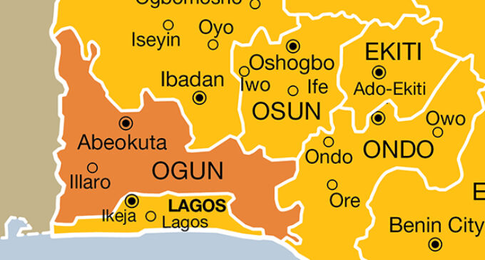 One killed as customs officers, smugglers clash in Ogun