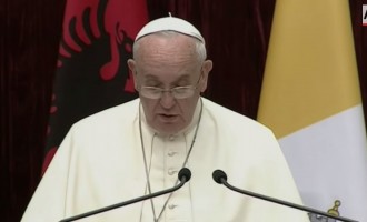 Pope Francis slams Europe over refusal to accept new migrants