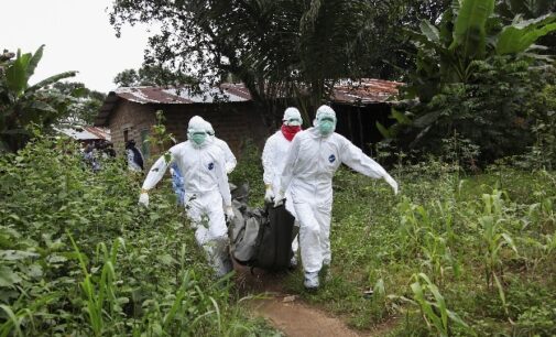 Ebola: Liberian health workers demand pay rise