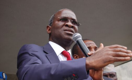 This government won’t succumb to blackmail, Fashola tells DISCOs