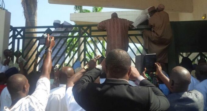 N’Assembly tear-gassed on Tambuwal’s arrival