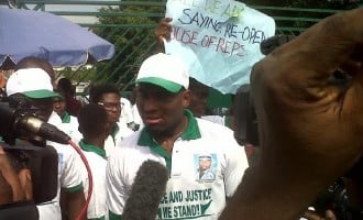 Protesters at national assembly demand reconvening of house