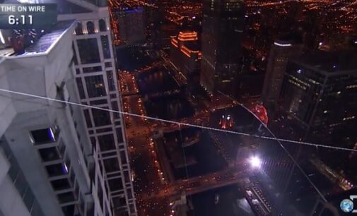 Amazing: A daredevil walk across Chicago skyline