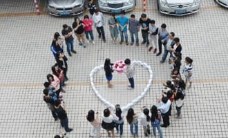 Man gets a ‘no’ despite proposing marriage with 99 iPhones