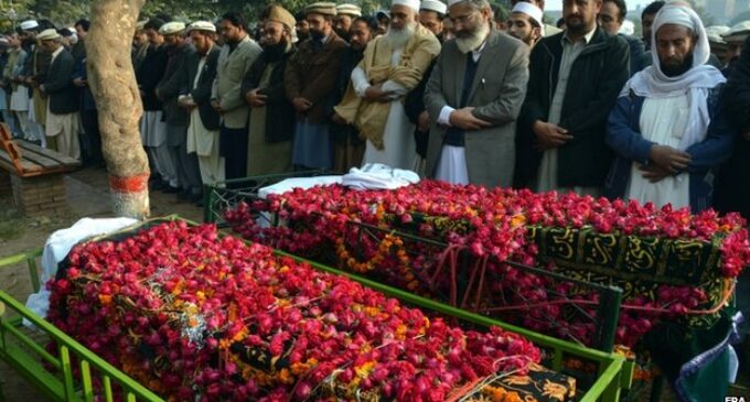 Pakistan buries 132 pupils killed by Taliban