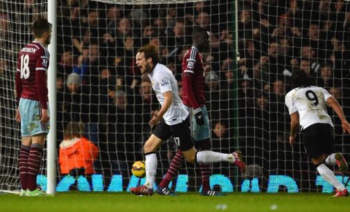 Blind saves United with late strike at West Ham