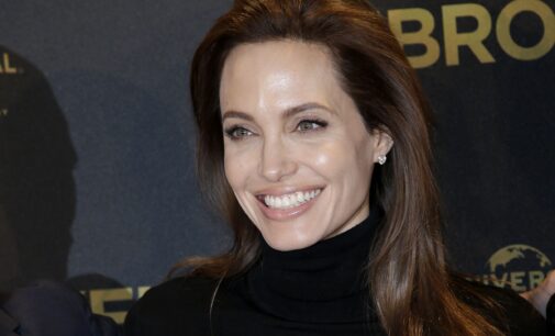 Angelina Jolie removes ovaries, fallopian tubes to save life