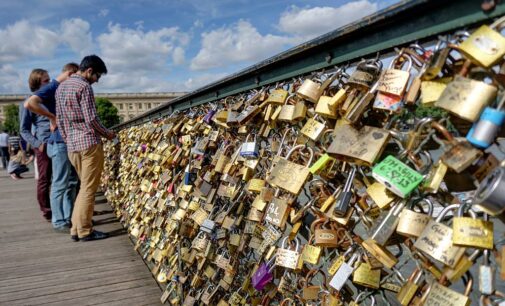 No more love locks in Paris