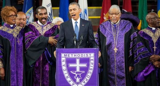 Obama sings ‘Amazing Grace’ at Charleston eulogy