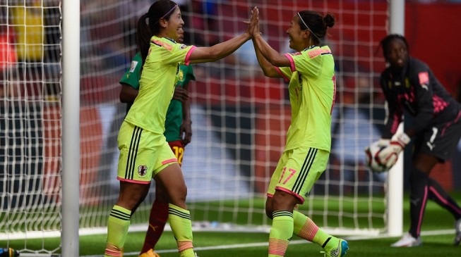 Champions Japan qualify for knockout stage