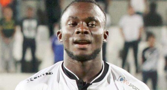 Nigerian defender, Oniya, dies after collapsing on the pitch