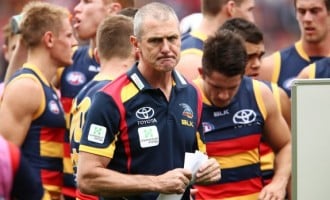 Liverpool pay tribute to late Coach Walsh