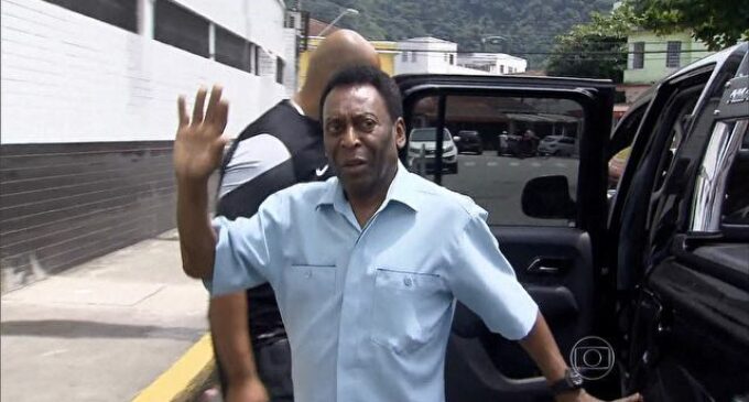 Pele out of hospital after back surgery