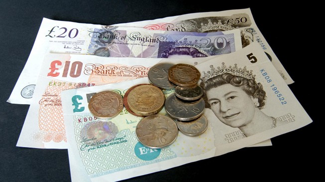 UK inflation accelerates in April, Sterling sinks