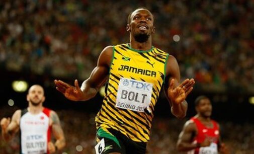 Usain Bolt wins 200m