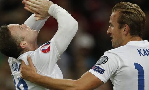 Rooney breaks England scoring record