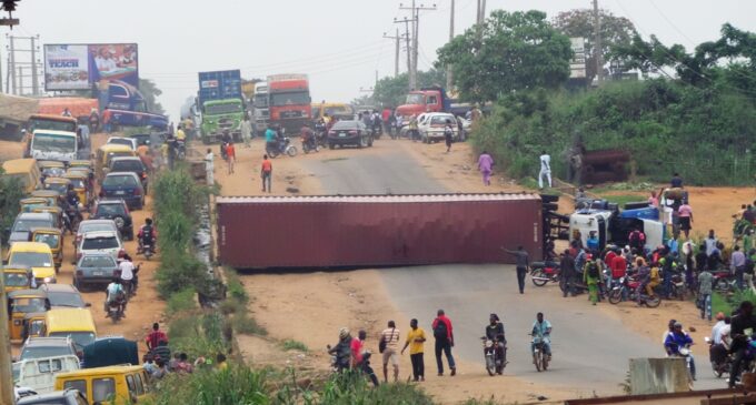 Again, 40-foot container falls on Ikorodu road
