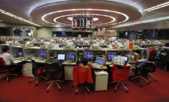 Shanghai composite index swings, GBP ends losing-streak