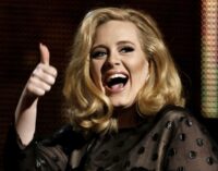 Adele displaces Bieber on Billboard chart