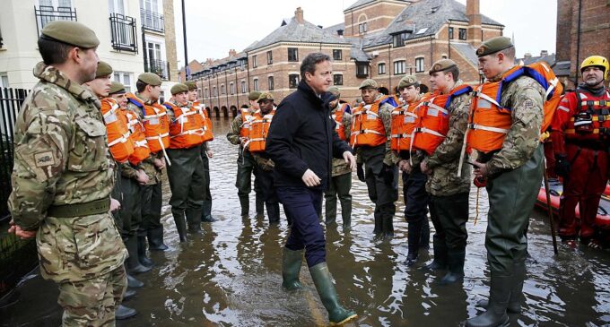 Cameron visits flooded areas in North of England