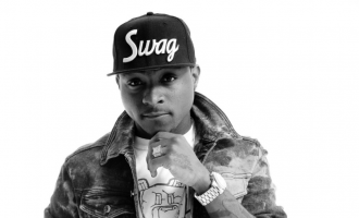 Davido fires ‘policeman’s’ AK-47 from Lekki balcony
