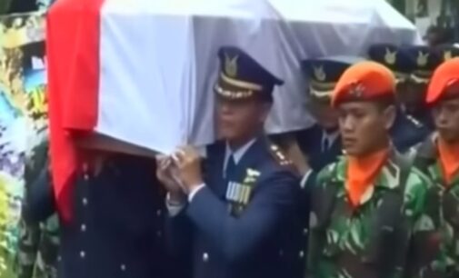 Indonesian pilots die during air show