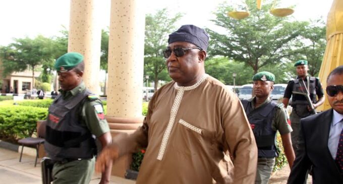 EXTRA: Badeh in ‘same’ attire for seven days