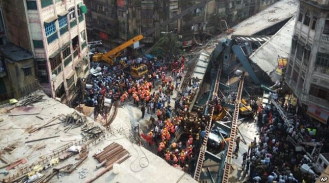 15 dead, 100 trapped in Indian bridge collapse