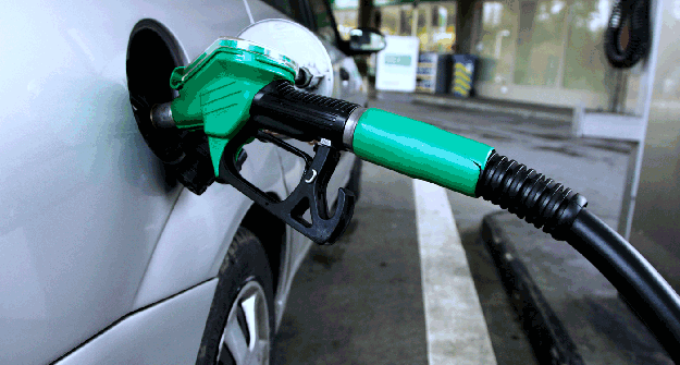 Subsidy out, petrol now N125 as FG says price will ‘reflect current realities’