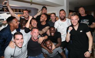 Liecester players celebrate after Chelsea-Tottenham final whistle