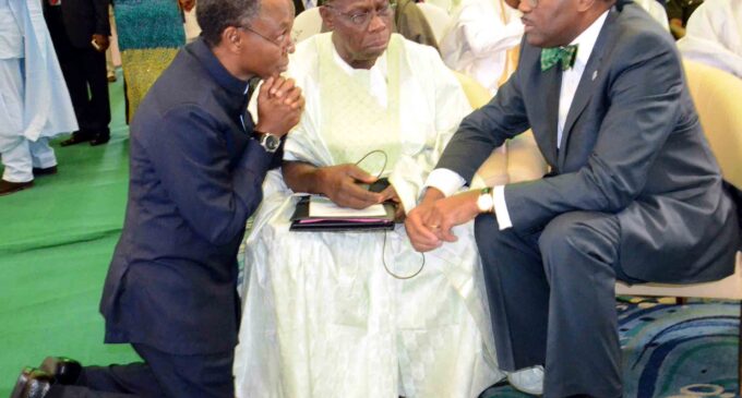 EXTRA: Like Ooni, el-Rufai ‘kneels’ for Obasanjo