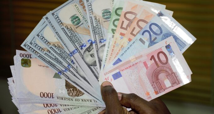 Naira stable as forex reserves continue on 5-day free fall