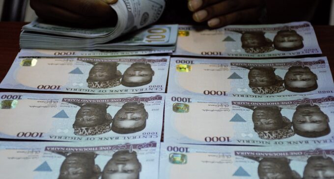 After crossing 300 mark, naira falls to 330 in less than 24 hours