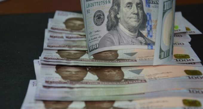 Naira loses ground to the dollar in all markets