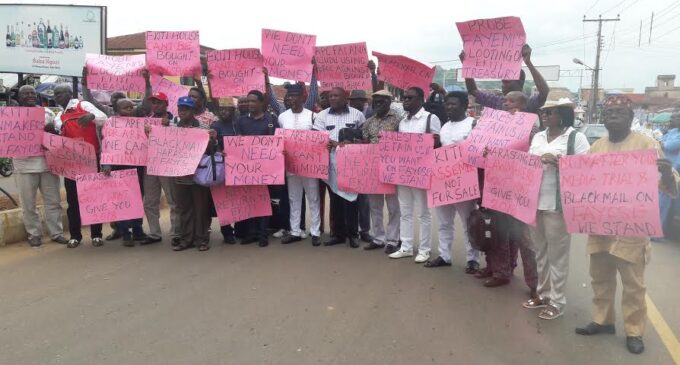 Ekiti lawmakers occupy highway to protest ‘harassment’ of Fayose