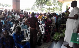 ‘Frustrated’ parents beg Fayose to pay teachers