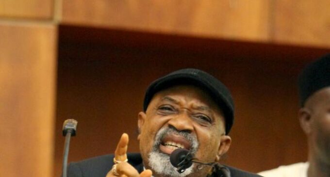 Clapping for Ngige with one hand