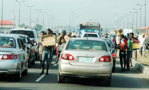 ‘If you’re thirsty in traffic, die’… and other Twitter reactions to Ambode’s threat to ban hawkers