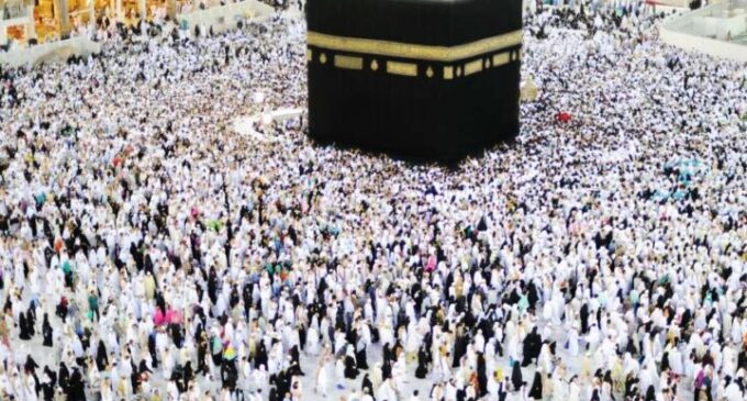 Coronavirus: Saudi Arabia suspends congregational prayers