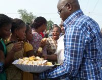 EXTRA: Fayose shares birthday cake on streets