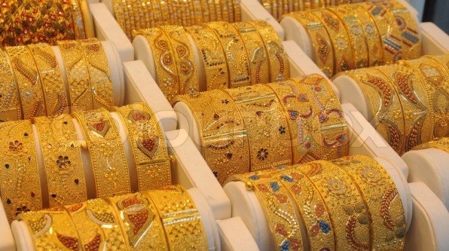 Trade war escalation triggers risk aversion, but gold prices fall