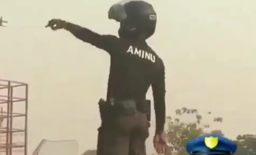 TRENDING: Traffic police officer dances on moving bike