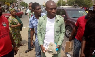 Policemen harass youth corps member at Aso Rock gate
